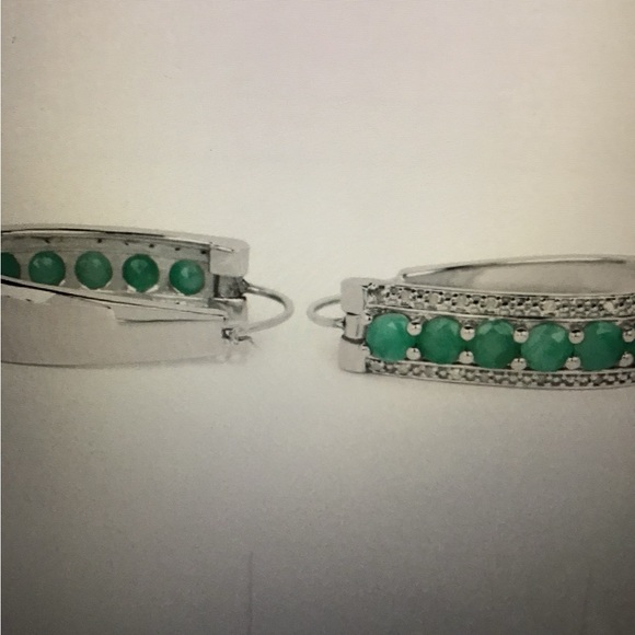 Gorgeous white gold rhodium over sterling silver emerald designer earrings - Picture 4 of 4